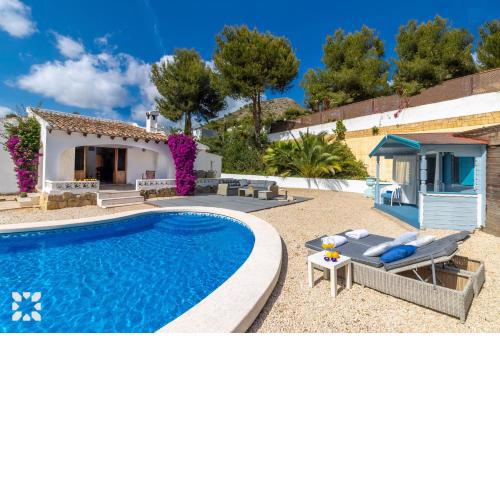 Villa Llum by Abahana Villas