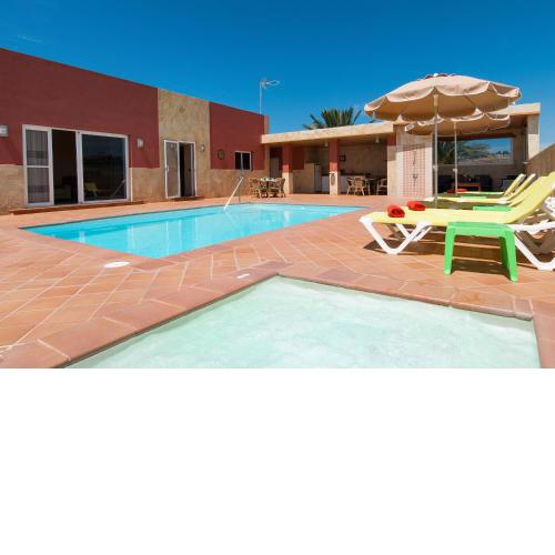 Villa Los Azules with pool and jacuzzi