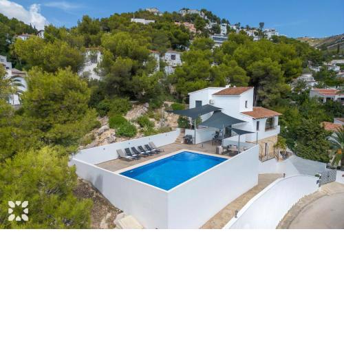 Villa Los Pasitos by Abahana Villas