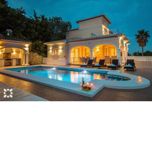 Villa Lou by Abahana Villas
