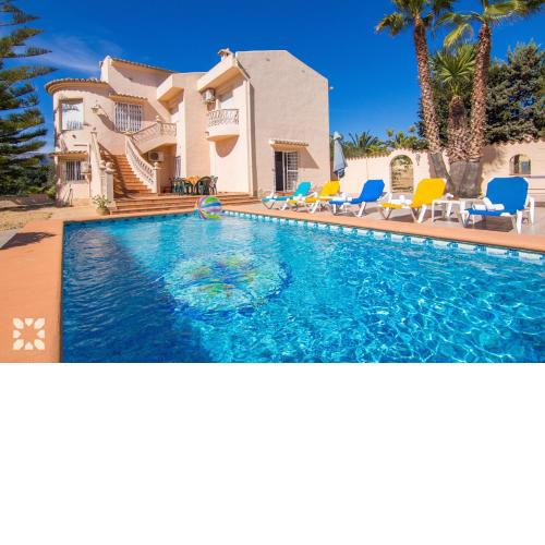 Villa Luna Feliz by Abahana Villas