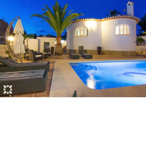 Villa Mackay by Abahana Villas