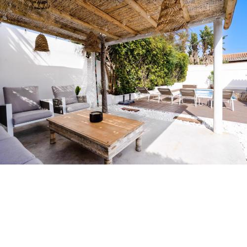 Villa Madrugada, beachside villa in Costabella