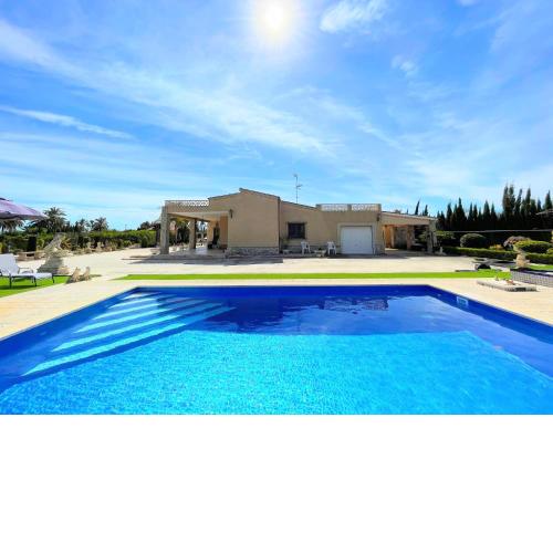 Villa Maitino Elche by Villas&You