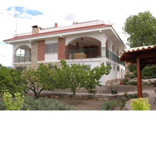 Villa Manolita in the area of Busot with 5 bedrooms and large private swimming pool!