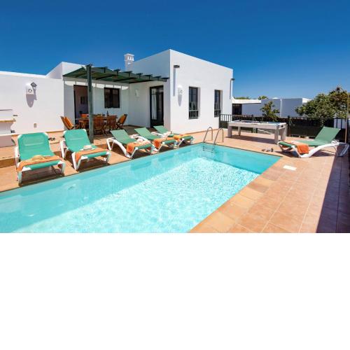 Villa Manrique by Villa Plus