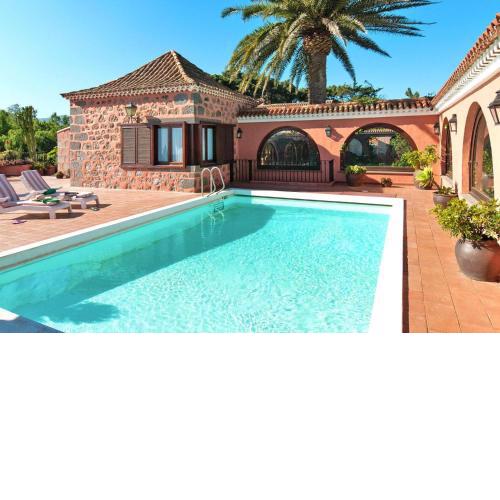 Villa Mansion Bandama with Pool in Santa Brigida