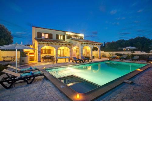 Villa Mares by Villa Plus