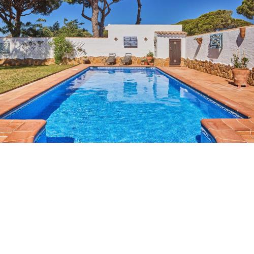 Villa Maymonis Chiclana de la Frontera by Ruralidays