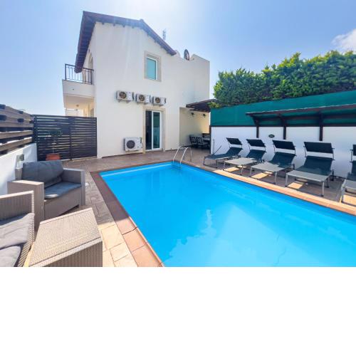 Villa Melinda - Beach & Pool Retreat