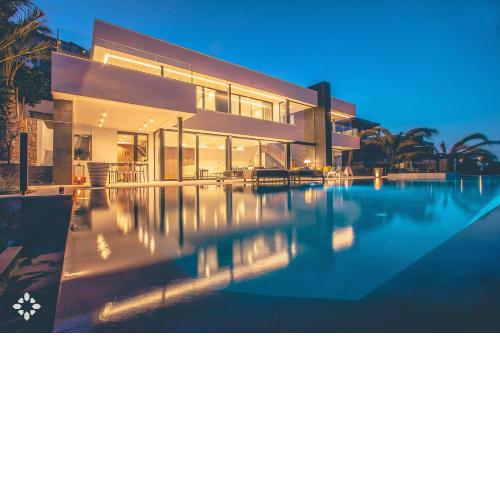 Villa Mercure by Abahana Luxe
