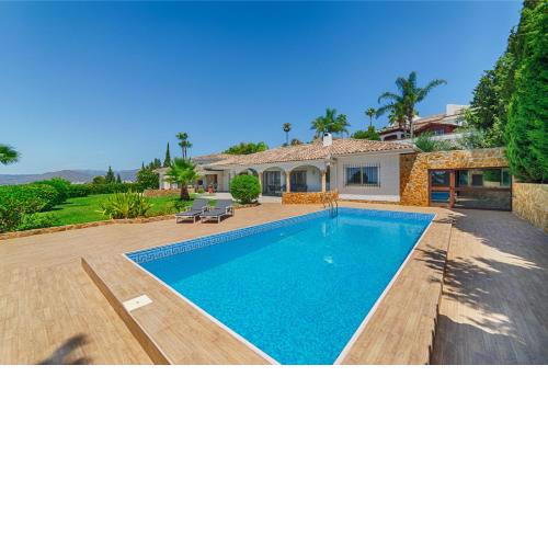 Villa Mimosa sleeps 8 with Heated Pool