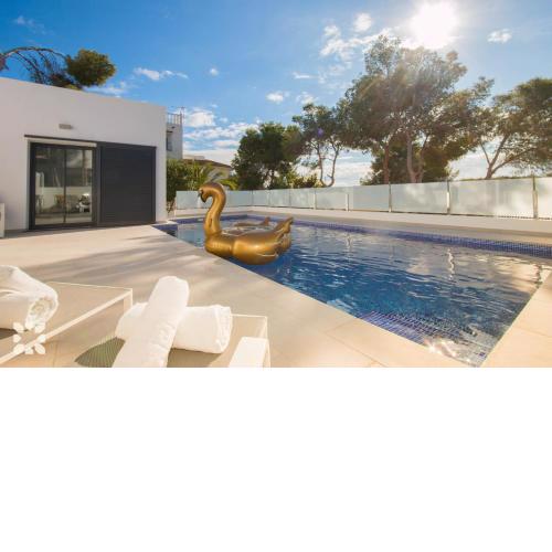 Villa Mirlo Blanco by Abahana Villas