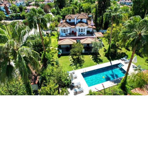 Villa Misli - red/ green