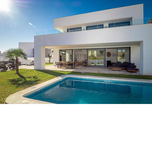 Villa moderne proche de la mer