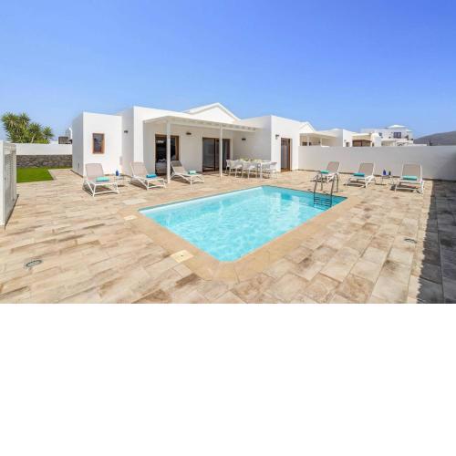 Villa Muzu by Villa Plus