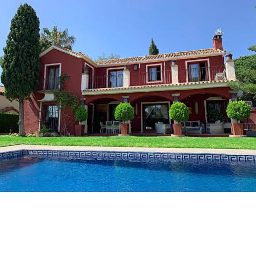 VILLA NABRISA MARBELLA, 5 BEDROOM, PRIVATE POOL, GARDEN, BBQ