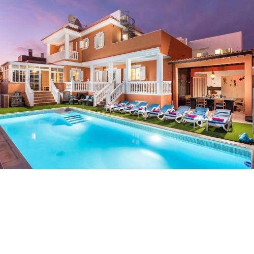 Villa Naranja by Villa Plus