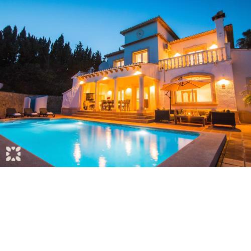 Villa Nasau by Abahana Villas