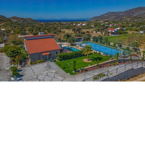 Villa Neveda mit Tennis und Basketballplatz