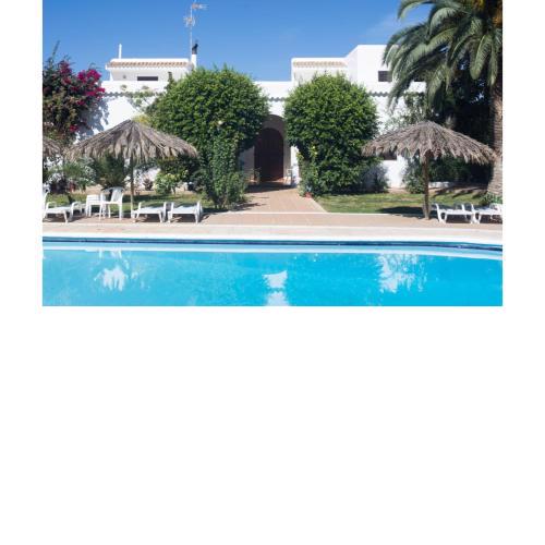 Villa Nieves is a beautiful villa set in a rural location yet it is still only a 5 minute drive from San Antonio and San Rafael