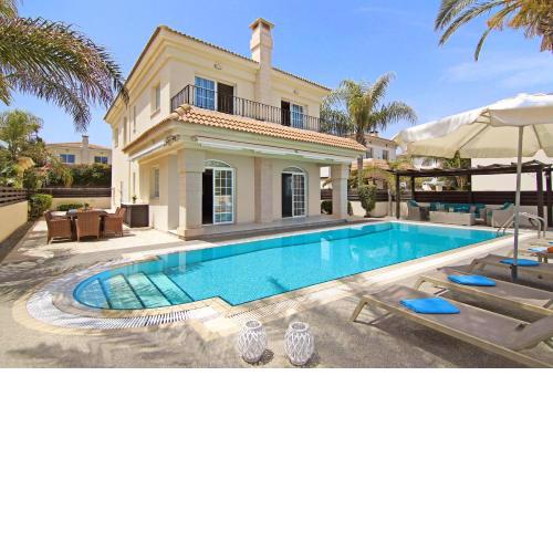 Villa Oceania - Beachfront