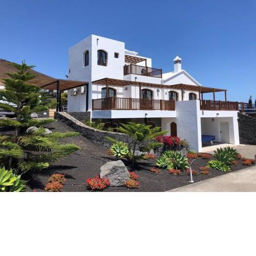 Villa Oceano Once - 5 Bedroom private pool and hot tub