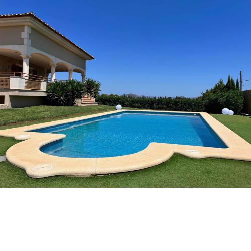 Villa Octopus by Bebreeze