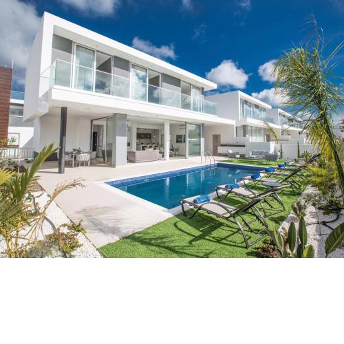 Villa Olive Sun Beautiful Contemporary 3BDR Villa with Private Pool Short Walk To Beach