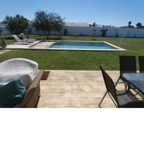 Villa Olivia con Piscina, Jardin y Parking