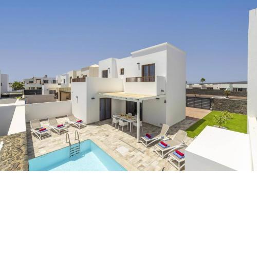 Villa Omura by Villa Plus
