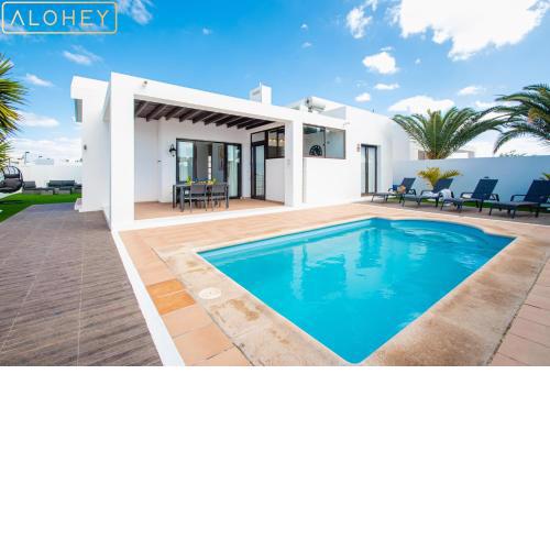 VILLA ORCADES CLOSE TO TOWN CENTER POOL & A/C