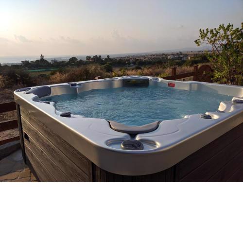 Villa Panorama - Stunning views in villa with hot tub, pool, garden