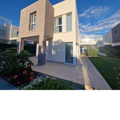 Villa Paraiso-Luxury Villa with Heated Pool