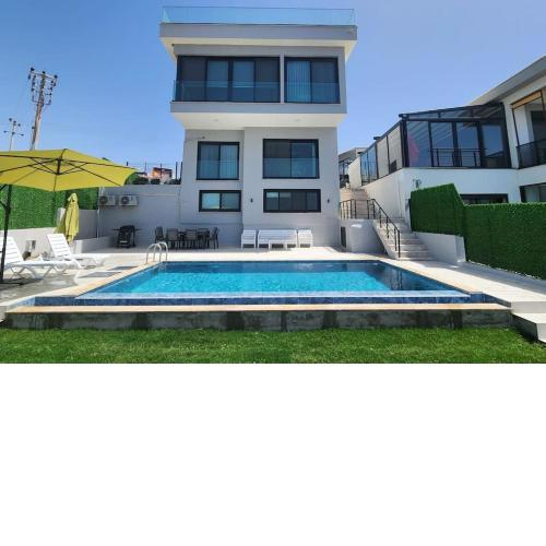 Villa Peak