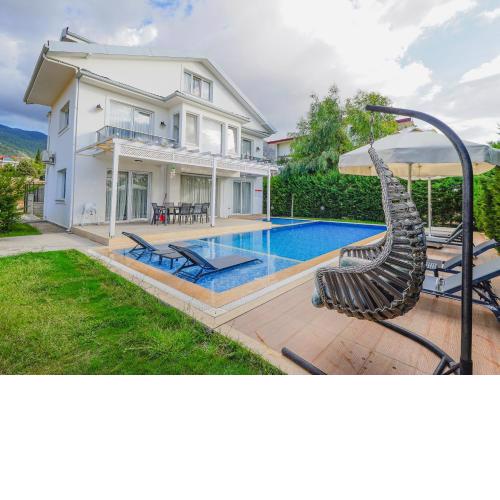 Villa Pelit - 4 Yatak Odalı Saunalı Havuzlu Villa