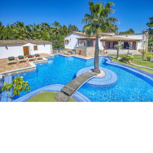 Villa Pinos by Villa Plus