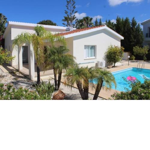 Villa & pool 3 bedrooms 2 minutes from the beach