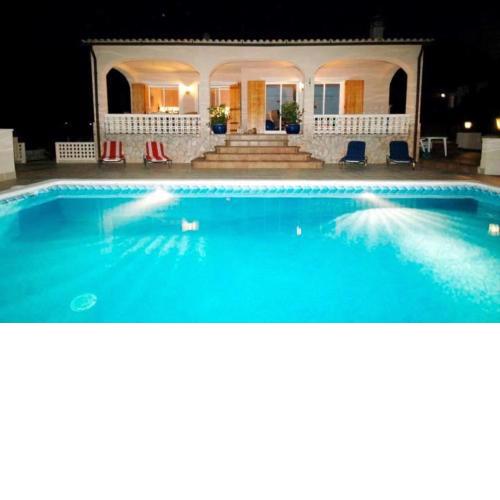 Villa & private swimming pool, 20 min from beach
