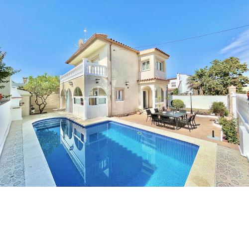 Villa Requesens 63 Empuriabrava - Immo Barneda