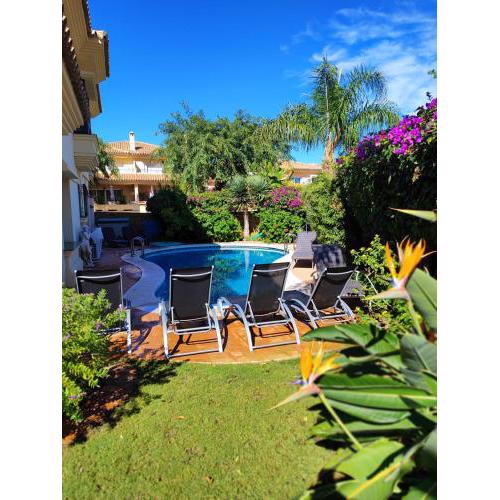 VILLA RIVIERA CON PISCINA PRIVADA JUNTO AL CAMPO DE GOLF