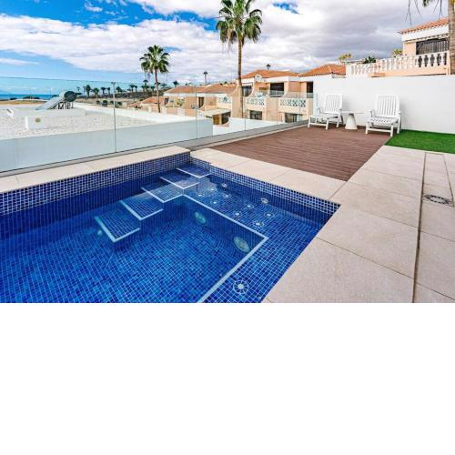 Villa Riviera de 4 dormitorios con piscina.