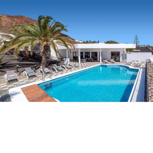 Villa Rodea Cinco by Villa Plus