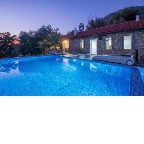 Villa Rose Garden with Private Pool And Jacuzzi