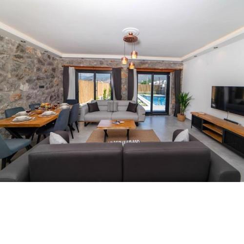 Villa Rose Stone