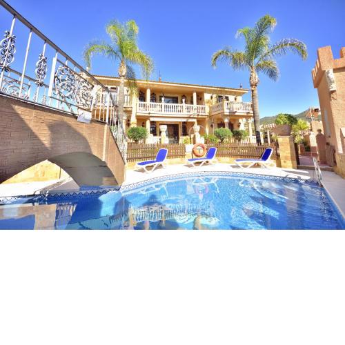 Villa rural en Málaga con piscina y vistas al mar