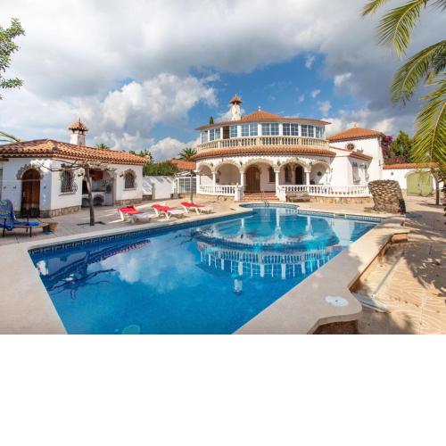Villa Rustical Mont Roig by Interhome