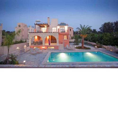 Villa Saraliana Sandy Beach Villas - Heated Pool - Jacuzzi - Private Beach Area