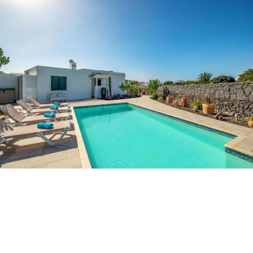 Villa Sarita Sol by Villa Plus