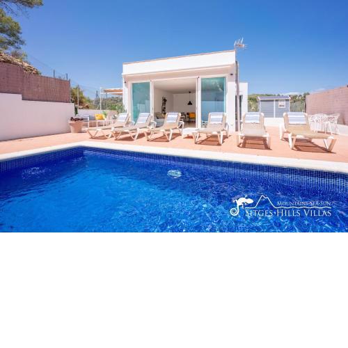 Villa Senia, close to Sitges with private pool